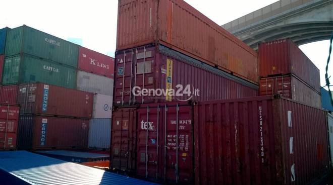Documenti falsificati per far passare i container, inchiesta su alcune ditte di spedizioni in Porto