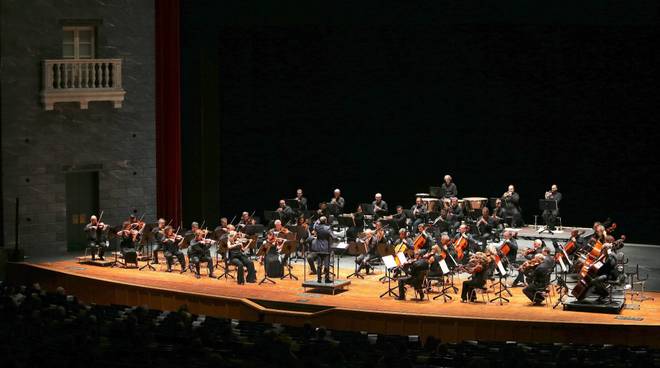 Teatro Carlo Felice, applausi per il secondo concerto di omaggio a Beethoven